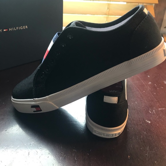 Tommy Hilfiger Sneakers size 7 - Picture 3 of 6